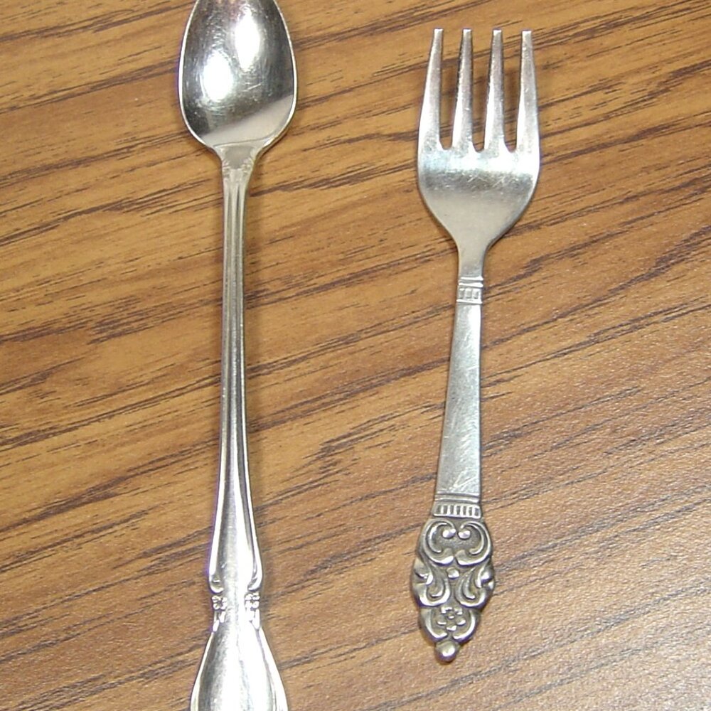 Oneida stainless mismatched toddler/baby feeding spoon & fork